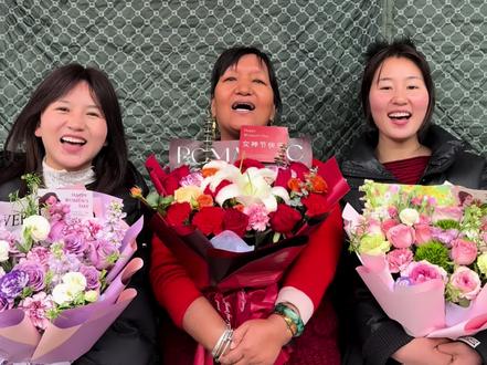 今天是国际三八妇女节,祝天下所有女性,节日快乐、平安顺遂。
是不被定义,不被束缚,是你可以温柔如水,也可以坚定如山;
是你在家庭里的操劳,在生活里的坚强,在事业上的努力,都值得被认真珍惜、被真心善待。
愿每一位女性,都被世界温柔以待,
心中有光,眼里有笑,自在从容,一生被爱。#三八女神节 #幸福的味道 #抖音助农