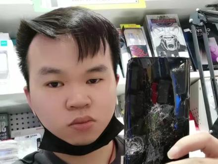 X60pro+更换碎裂的外屏玻璃,粉丝的手机只是外屏碎,拿去售后问需要1600,看了我的视频特意找到我们维修,给粉丝省下一大笔。#手机维修换屏 #曲屏维修 #爆屏修复