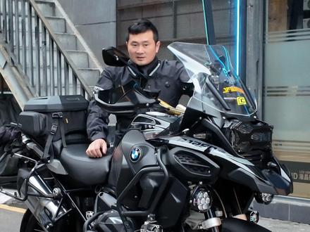 高速骑行安全意识,不想鹏哥变月月姐的话赶紧学起来吧 #大虾摩旅 #安全知识 #摩托车上高速 #安全驾驶技巧 #摩托车
