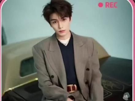 #丁禹兮 谁懂啊!丁禹兮在星光大赏真的把暖心绅士焊在身上了!