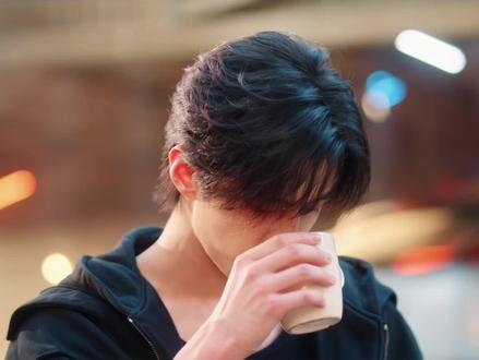 #双轨 朝朝也被第8秒暮暮的小表情可爱到了吧! #虞书欣 #姜暮 #何与 #靳朝