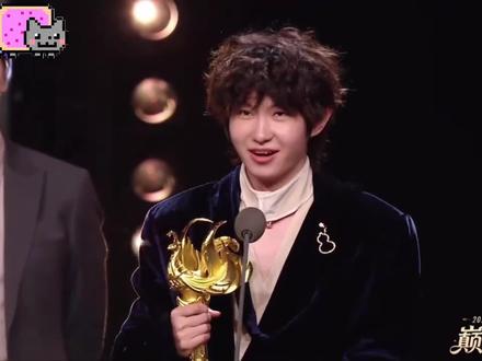 一诺第三次获得年度最佳选手,一诺年度最佳选手获奖感言:在春季赛休息调整好后,在迎接我的回归 #KPL新星计划 #2025王者荣耀挑战者杯 #一诺 #2025王者荣耀巅峰之夜