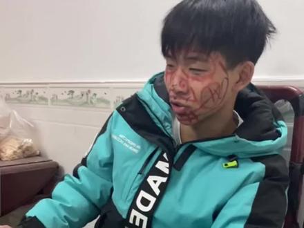 四人打麻将,输一把画一笔,最后都变成了大花脸,网友:这样比打钱好玩多了#每个人心中都有一座家山