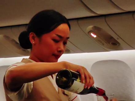 土豪航空阿联酋航空与国航、春秋航空的对比测评,本期视频干货满满!