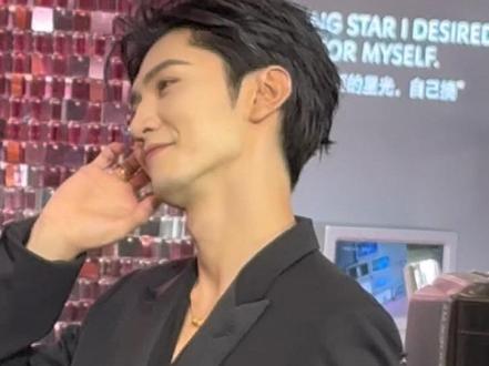 人在沈阳三天两夜追星陈哲远实录
#陈哲远来沈阳啦 #陈哲远 本人超绝头包脸 脖子线条绝了绝了 白到发光 视频和照片记录不下三分之一的帅气 只能说又幸福了☺️