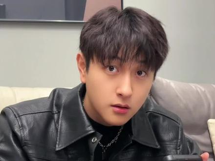 果然有点…😏#憨憨男友 #情侣日常