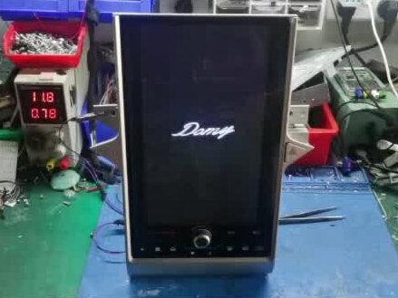 众泰芝麻EV300多媒体 卡标重启不开机 黑屏维修