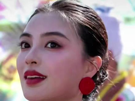 陕北秧歌女指挥高梦瑶,从容大气,这才是中国青年该有的样子一眼沦陷!米脂秧歌高梦瑶,东方审美天花板
#高梦瑶 #米脂秧歌 #最美女指挥 #国泰民安脸 #陕北秧歌