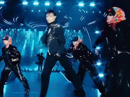 张艺兴改编的《大花轿》真是养眼,在我手机里唱跳四天了。#跨年演唱会