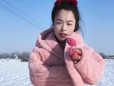 谁说雪地打滚能火的我拍几个都没有火,天天忽悠我#雪地打滚 #一定要看到结尾 @抖音小助手 @DOU+上热门