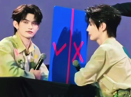 云旗笑的牙齿反光🤣原来是郝熠然对着他挑眉😎 #布布 #普普 #star #小星河 #演唱会