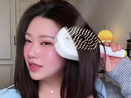 边梳头还能边用精油护发,还带一键清理头发,长发女生太需要了#梳子#头发护理#电动喷雾气囊梳