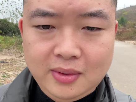 苗王得感冒我个人认为晚着不如早着,迟早都要着,起码现在身体机能,物资储备没有问题,如果到白热化的阶段着了,那时候比现在危险10倍#荒野求生#七星山荒野求生挑战赛#老六荒野#苗王#荒野无烦恼