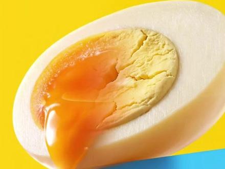 黄天鹅“美颜蛋”为何引发争议? #冷知识科普 #黄天鹅 #可生食鸡蛋 #蛋黄