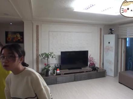 猫瞪大眼睛行为怪异,莫非是看到了人看不到的东西?最后真相了 #猫咪的迷惑行为 #记录猫咪日常 #动物的迷惑行为