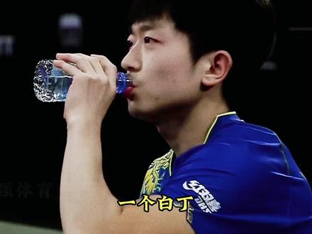 世界排108袁励岑闯天家,身兼三项燃战,世一们四强静候挑战 全运会乒乓赛场杀出最震撼黑马!世界排名 108 位的 “白丁” 袁励岑,携 7 位世界冠军队友上演逆袭奇迹。72 小时前还鲜为人知的他,身兼三项连闯死局 ,首轮绝境翻盘周启豪,团体赛独扛两分助辽宁队开门红,混双搭档王艺迪历经七局苦战,4-3 险胜队友摘得铜牌。如今,他竟成为四强中唯一非顶尖梯队选手,让樊振东、王楚钦、林诗栋三位新老世界第一在半决赛静候。深夜十点的赛场,别人早已休整,他仍在燃烧拼搏;关键战中,他与队友并肩扛住高压,用淳朴的拥抱定格热血瞬间。这块铜牌已足够证明,中国乒坛从不缺撞碎天花板的勇者。接下来对阵林诗栋,赢则续写传说,输亦无怨无悔,袁励岑早已用敢打敢拼的精神,让全世界记住了这个名字! #乒人有自己的BGM #2025全运会 #樊振东 #王楚钦 #袁励岑