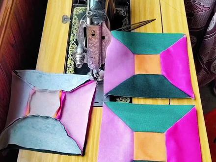 手工拼布门帘,灯笼样品拼横行。