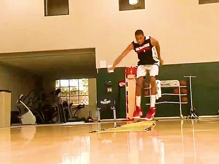 顶级的身体天赋,未来的超巨人选 #字母哥 #阿德托昆博 #NBA