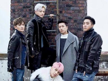 合体后的回归曲,#姜成勋 的颜好绝,好妖!
#水晶男孩#SECHSKIES