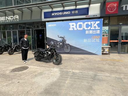 奔达新款灰石250复古巡航才一万多块钱,谁还买灰石300呢? #凯旋 #拉力车 #街车 #国潮机车实力派 #复古巡航太子
