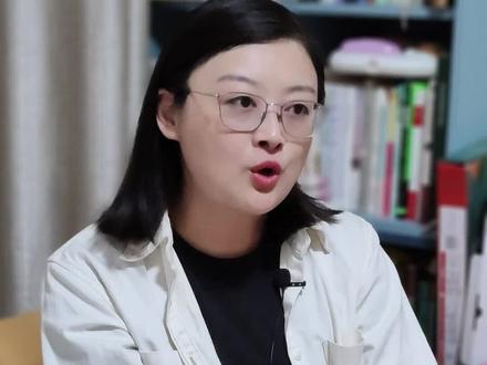 干净整洁的家庭,是孩子看到的第⼀个世界。如果房间凌乱,长期在这样的环境下生活孩⼦会产生负能量,脾气也会变得急躁,思想混乱,缺乏冷静思考的能力。在干净整洁的家庭生活,孩子说话做事也会变得思路清晰,条理分明,舒服的生活环境会让孩子心情愉悦。#家庭教育 #育儿 #亲子关系 #父母必看系列 #自律 #帆姐说家庭教育 #合肥家庭教育咨询