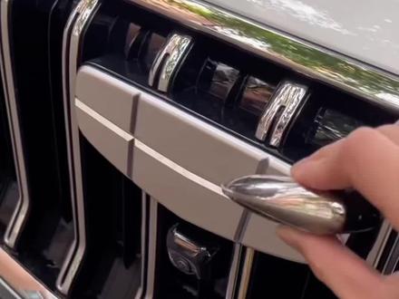 看了吉利第5代帝豪被内饰吸引到了非常的豪华,方向盘功能键也合理,而且外观非常的霸气,试驾起来动力非常的迅猛#第5代帝豪 #世界家轿中国帝豪