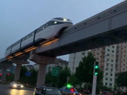 山东济宁邹城的云轨!通车了!