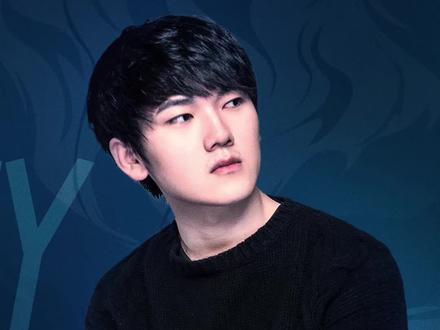 #jackeylove 追梦少年曾被捧上神坛,也被万众质疑,抉择之路何去何从?
