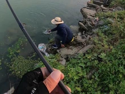 做好自己该做的事,走好自己该走的路,
认真努力,你想要的,生活总会给你。
#路亚野钓 #翘嘴 #原来钓鱼才是抖音运动顶流