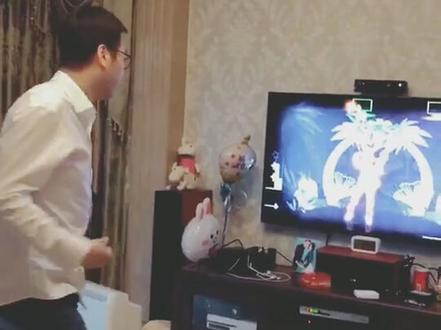 Xbox one的体感游戏舞力全开会上瘾~上瘾~瘾