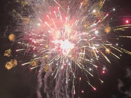 视频拍摄于2026年2月16日23:06分,珠海市情侣中路海天公园沙滩。 #除夕 #请你看烟花 #烟花🎆