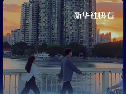 女生分享:爱是什么?心甘情愿就是答案。“喜欢你的人不会嫌弃你,想念你的人永远比你主动” (来源:新华社快看)