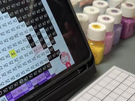 沉浸式拼豆第一弹——紫薯精g#紫薯精 (图纸来源:@PiPi(拼豆版) )