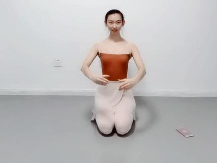 中国舞考级二级《手位》#少儿舞蹈培训 宝贝们要用力,做到位哦!🌺