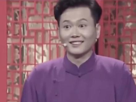 #孟鹤堂具有扎实的基本功和舞蹈功底,“柳活”十分出色,其相声表演融合