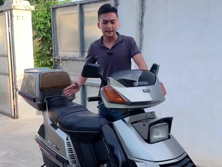 #机车 #摩托车 #机车梦 #热爱机车热爱生活 1985年本田 变形金刚 翻灯 SPACY 125 完整到货 挡风原装 后视镜原装 非常完整 稀少货源