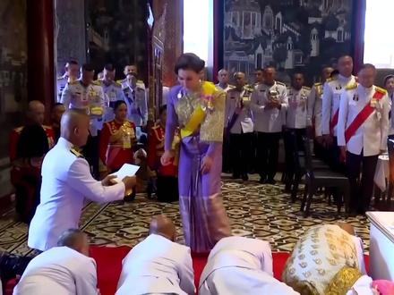 苏提达生日宴看点多,泰王带着两个小妾赴宴,夫妻关系好微妙