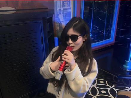 这才是去KTV必点的歌曲啊!#KTV必点歌 #00后 #麦霸 #娱乐评论大赏