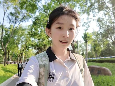 高考VLOG/断更一个月回归! 这条视频完整的记录了高考的这四天 很漫长却又很短暂 从第一场笔都拿不住到地理最后一场打铃的时候 我愣住了 我的高考结束 我的高中也结束了 12年结束了 终于结束了#高考 #vlog #vlog日常 #高三 #十八岁的答卷 #新兴专业主理人 #抖音精选高考应援联盟