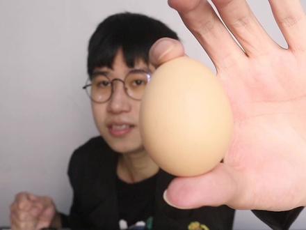 薄薄的鸡蛋,成年人真的捏不碎吗?看到最后才发现