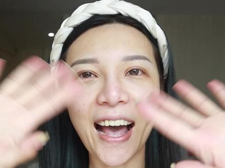 大数据请推给早八人‼️快速出门一把好手🐮
无美颜无滤镜,高清相 机+苹果后置原相机怼脸实拍!放心参考~
💚测评
色号:Light0,偏自然,不适合白皮
妆效:雾面妆效,自然到看不出有底妆
遮盖力:基本没有
持妆:不斑驳不浮粉,会和皮肤融合,越来越薄。可以随身携带补妆。
氧化:一个色号
适合肤质:干皮 混干皮
#无滤镜粉底液测评#nars #nars有色面霜 #素颜霜 #伪素颜