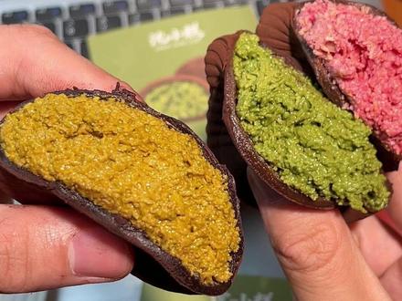 终于有咱管理期也能吃的迪拜软曲奇了,配料表特别放心,每一个外面裹满了可可粉#迪拜软曲奇 #沈小糕 #软曲奇 #糕点