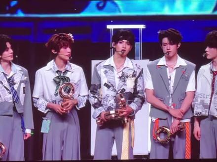 我们TOP不会解散!也不会单飞!!
#TOP登陆少年 #荣耀之战 #冠军