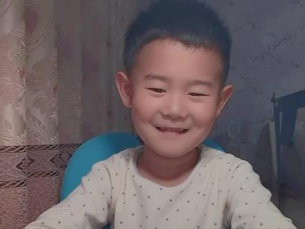 每日一变之今日变身"炫卡斗士﹣﹣炫蓝闪电"#变形玩具 #拼装模型
--Summer