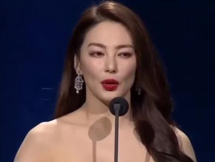 #张雨绮辟谣 两任经纪人,分别晒出了张雨绮孕照……