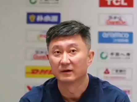杜锋赛后发布会这这番言论真的很无脑,还有一些无脑粉的球迷,这话说出你觉得合适吗?现在感觉事态有点失控的节奏,这完全不想杜锋这种高情商说出来的话。#杜锋
