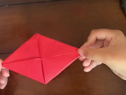 你怎么折红宝石纸飞镖