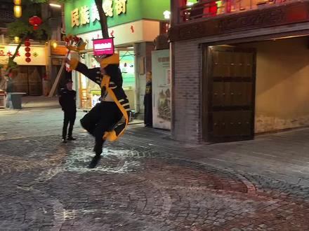 湘西赶尸 强烈推荐赶尸节目,飞了8000里,从成都赶到张家界,就为看这个只在抖音上看过的节目🤣🤣🤣值得#张家界#七十二奇楼#湘西赶尸#独自旅行