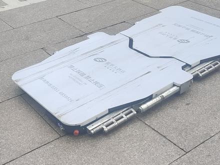 谁家停车场有这玩意儿啊!太帅了吧#挪车机器人