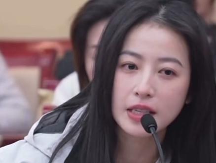 周雨彤你怎么这么真诚🥹
宝宝不哭😭我看着都哭了。最近的新闻看着心痛。真的最大的愿望就是世界和平🙏🏻#周雨彤 #太平年 #真诚才是必杀技 #孙太真 #周雨彤太平年分享落泪